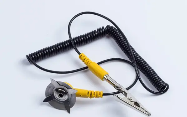 Cable de puesta a tierra ESD a tierra con clip de cocodrilo