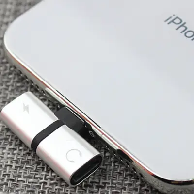 Adaptador 2 en 1 Iphone Ligthning a jack auriculares 3.5mm + carga PLATA - Imagen 2